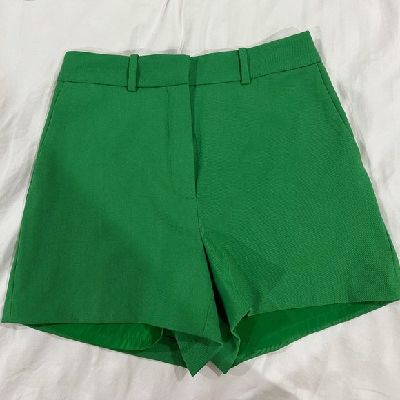 Aritizia Green Babaton Shorts - Size 4 - Picture 1 of 3